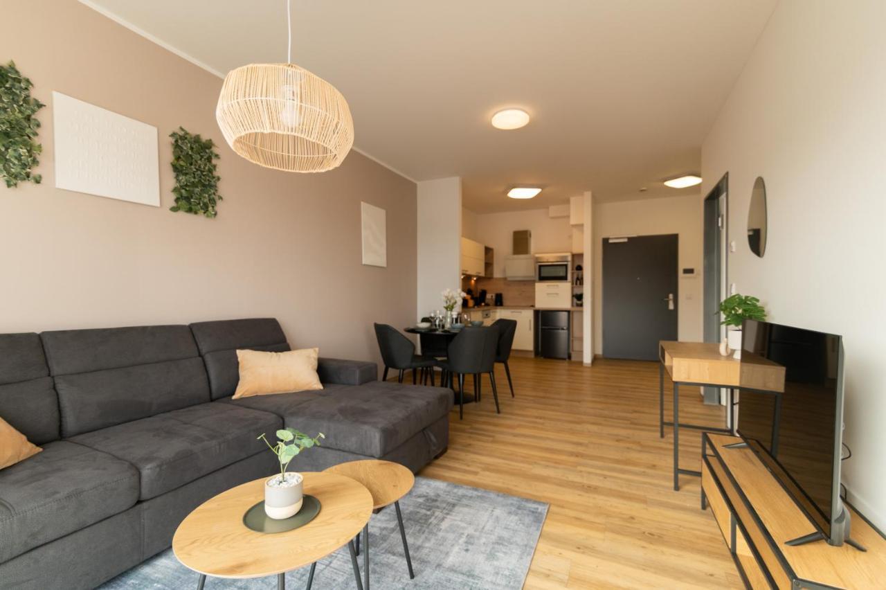 Dwellstay - Modernes Apartment I 55Qm I 2 Zimmer I Kueche I Bad I Terrasse I Tv I Wlan Bad Hersfeld Exterior photo