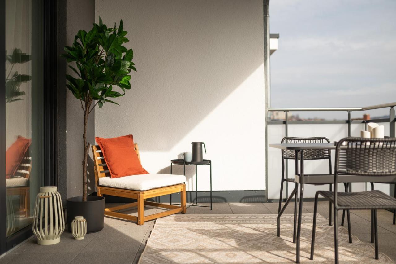 Dwellstay - Modernes Apartment I 55Qm I 2 Zimmer I Kueche I Bad I Terrasse I Tv I Wlan Bad Hersfeld Exterior photo