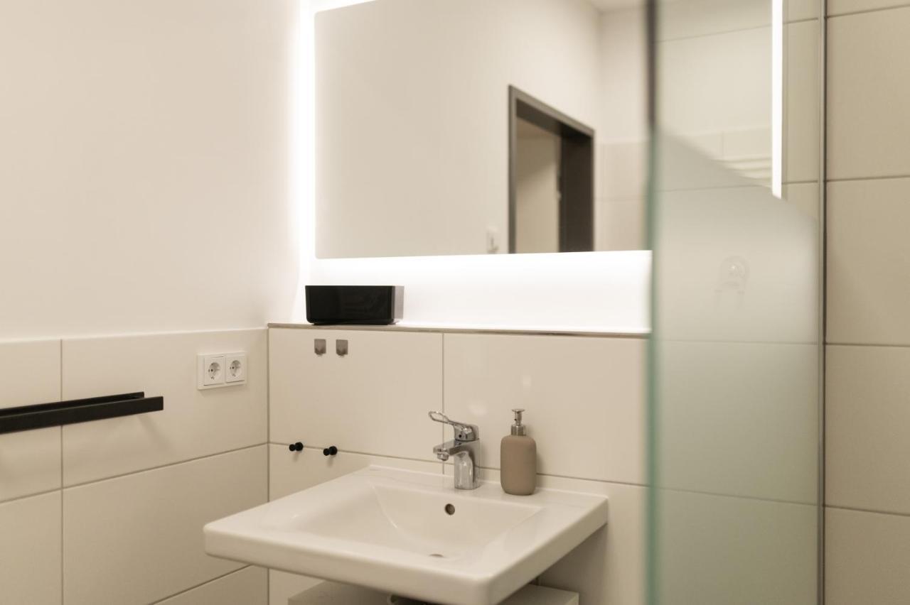 Dwellstay - Modernes Apartment I 55Qm I 2 Zimmer I Kueche I Bad I Terrasse I Tv I Wlan Bad Hersfeld Exterior photo